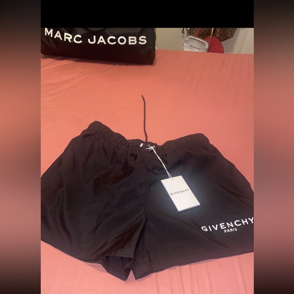 Never Worn …💯 authentic Givenchy shorts (unisex) Can fit a small-medium…
